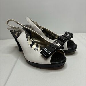 Anne Klein Europa Slingback Heels 7.5 White & Black Bow Accent